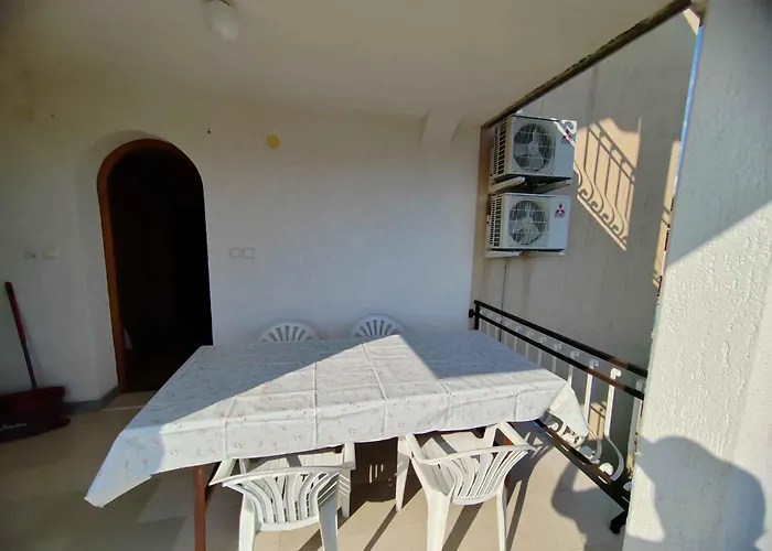 One-bedroom Near Sea 6 *