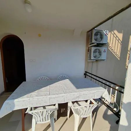 One-bedroom Near Sea 6 *