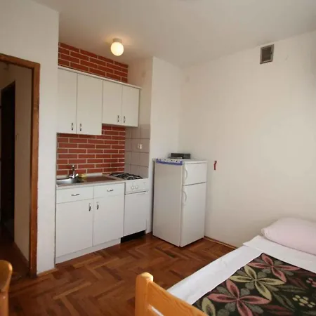 Apartman One-bedroom Near Sea 6