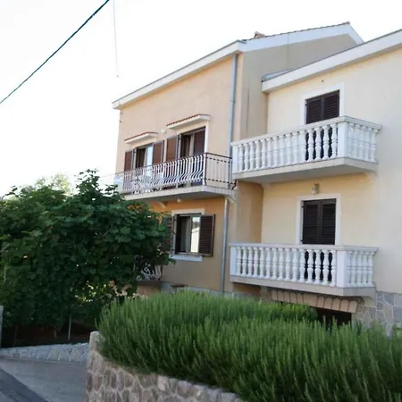 One-bedroom Near Sea 6 Apartman *